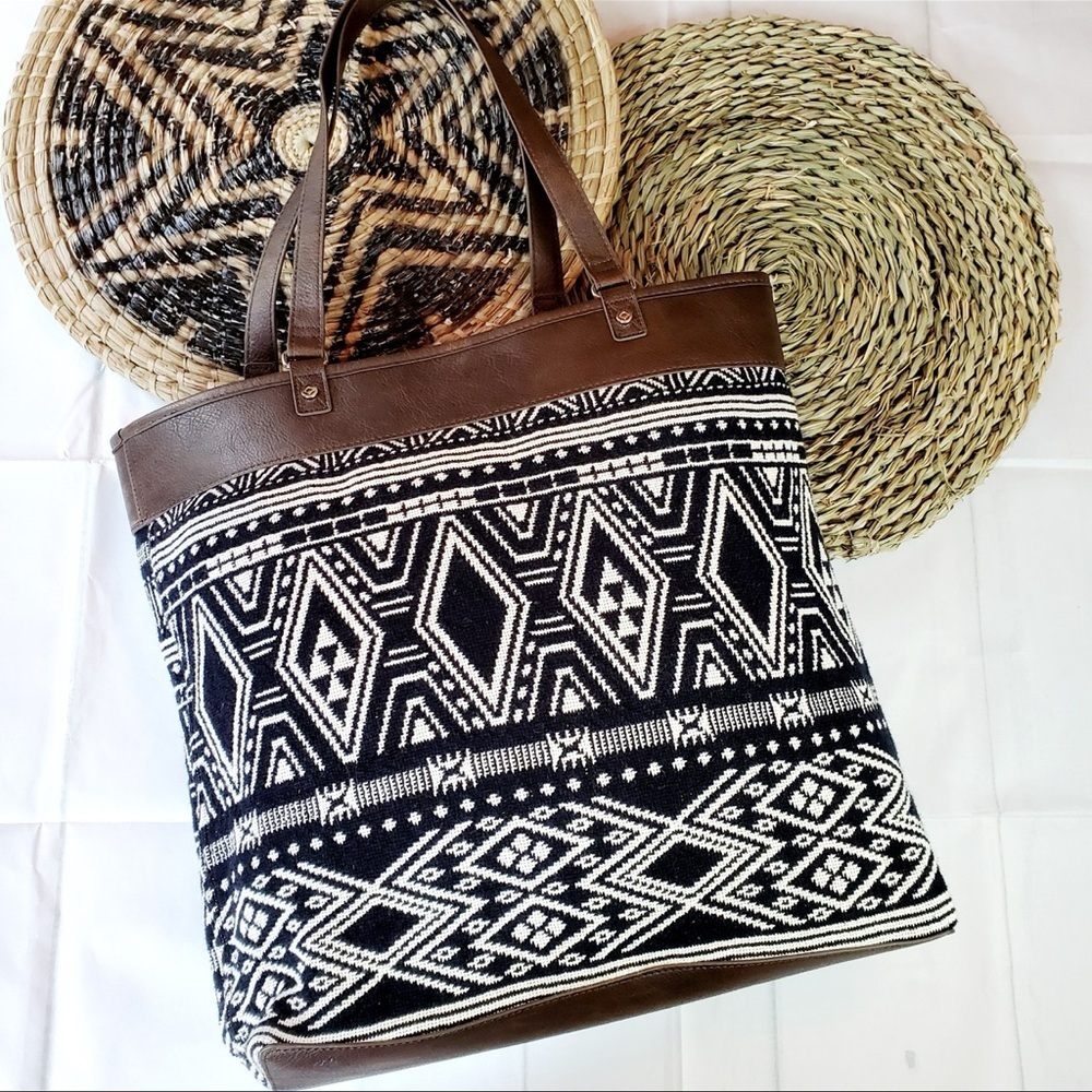 Thirty-One 31 Gifts Reversible Tote Rio Weave Black and White Patterned Tote Bag